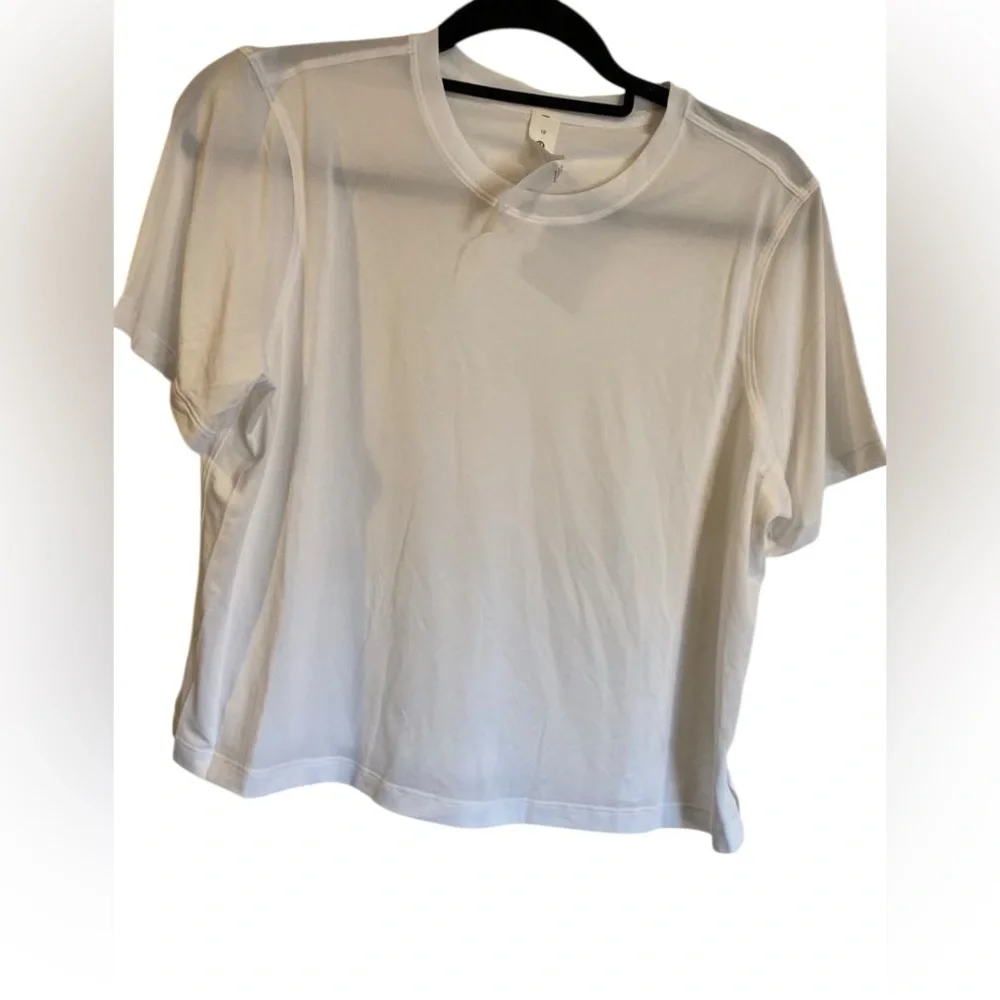 NWT Lululemon ultralight waist length t-shirt WHITE Size: 10 - Picture 2 of 5
